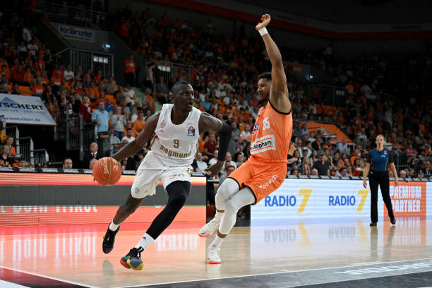 面对对手猛 面对对手猛